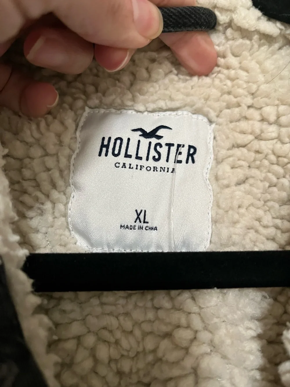 Hollister Black Denim Jacket with White Sherpa Collar - Picture 3 of 4
